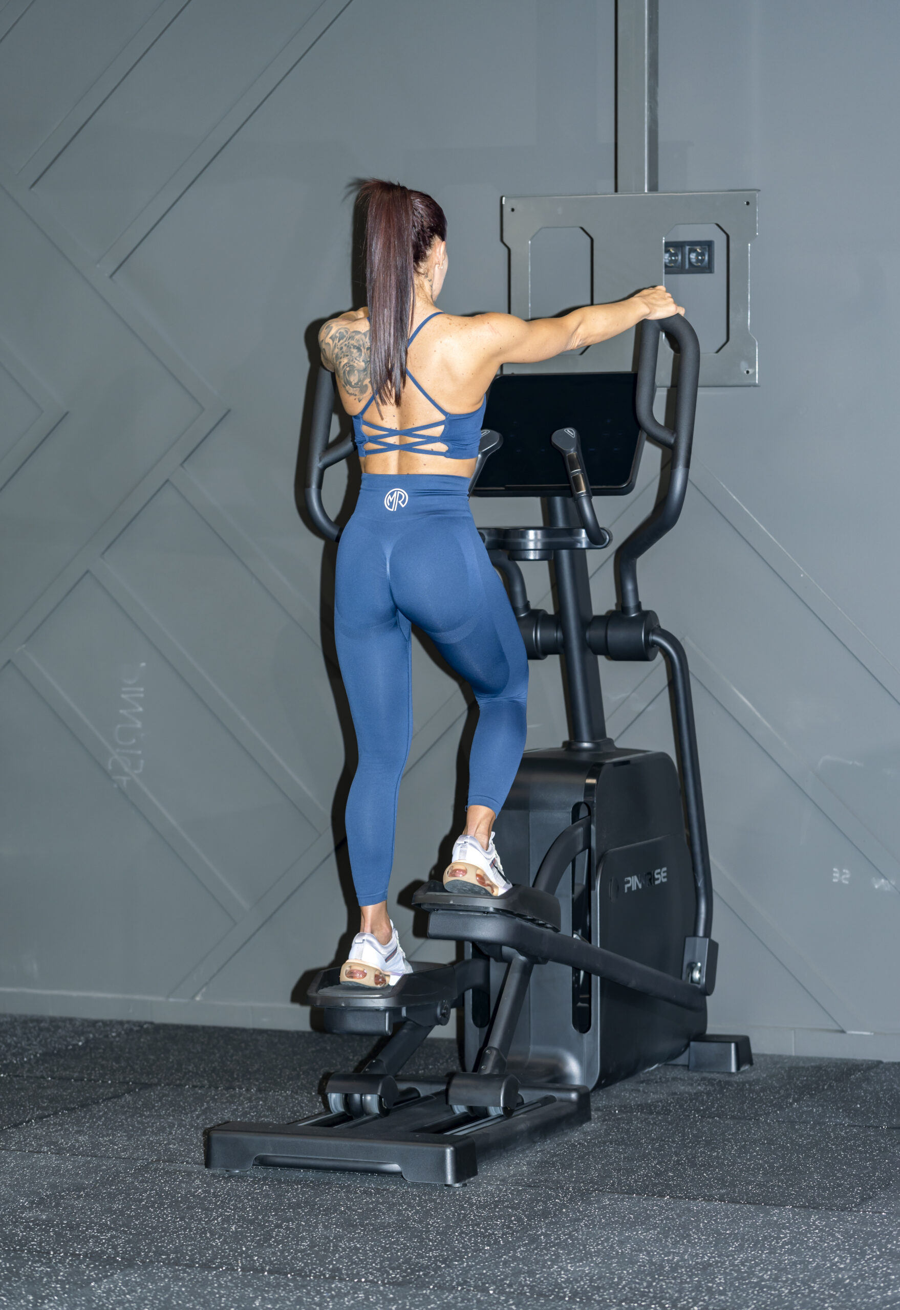 D7.0E Commercial Elliptical – view 4