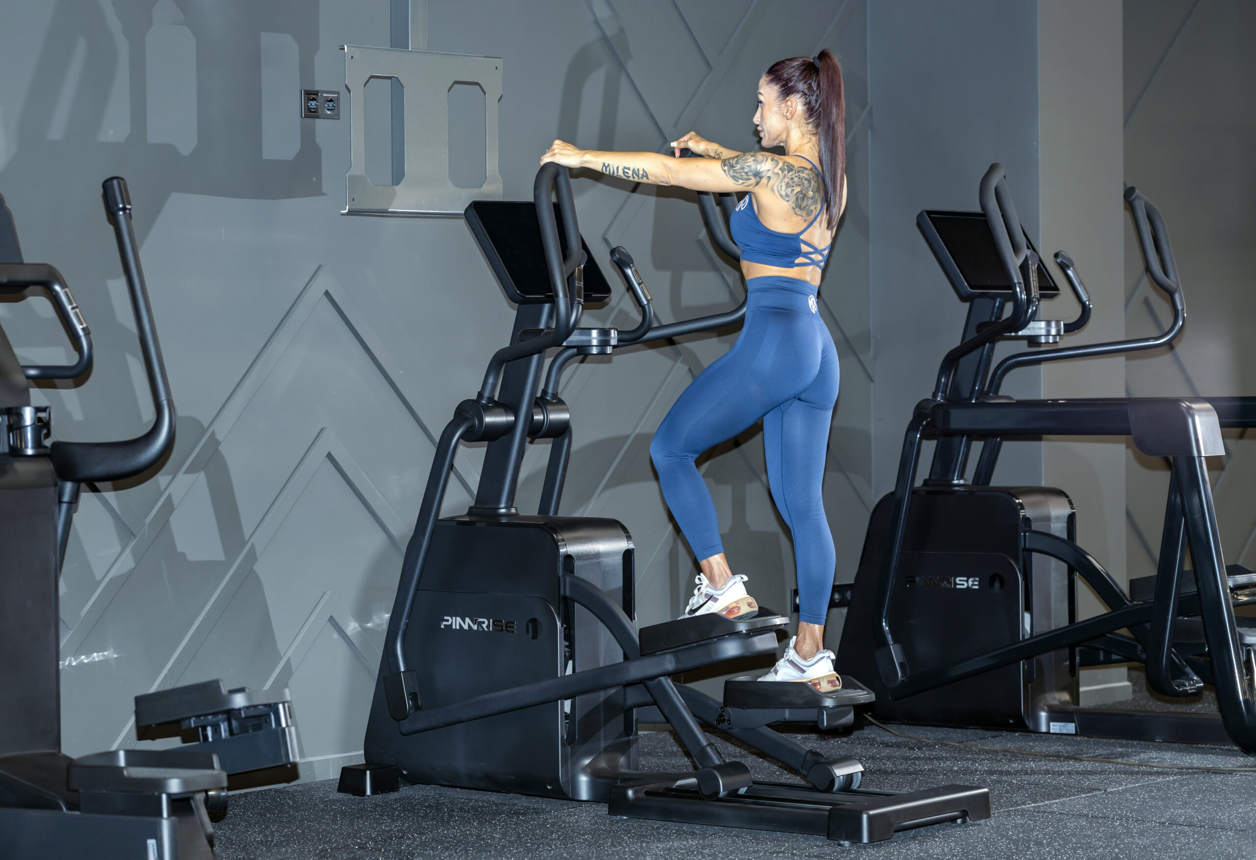 D7.0E Commercial Elliptical – view 5