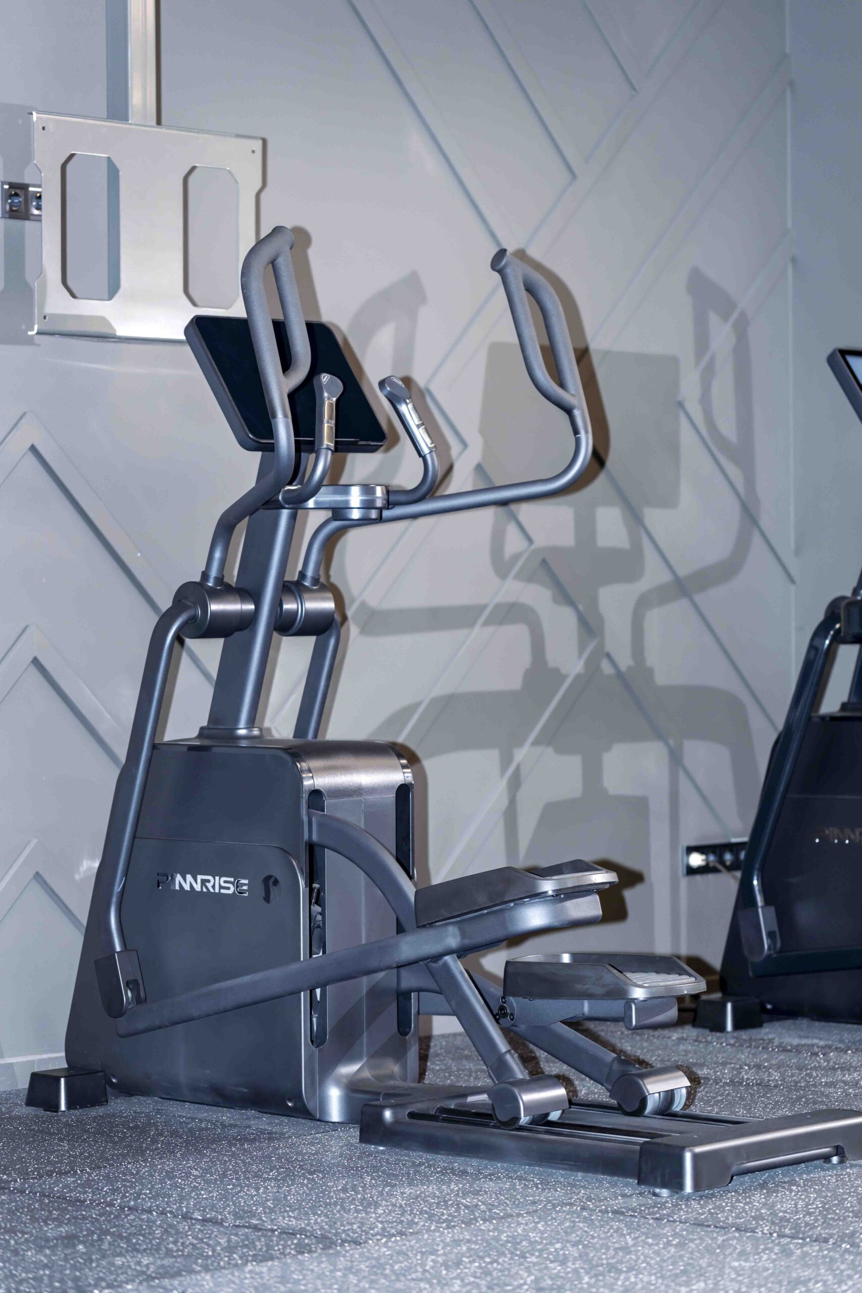 D7.0E Commercial Elliptical – view 6